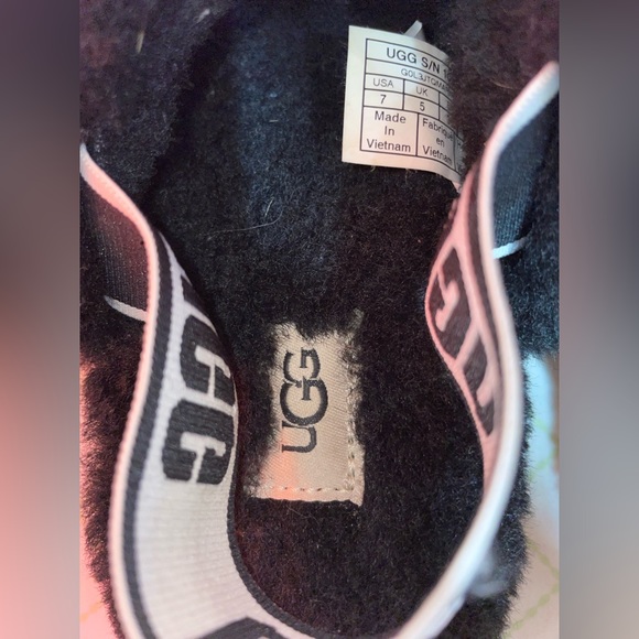 Brand New! Authentic Fluff Yeah UGG Slippers 😍 - Picture 6 of 6